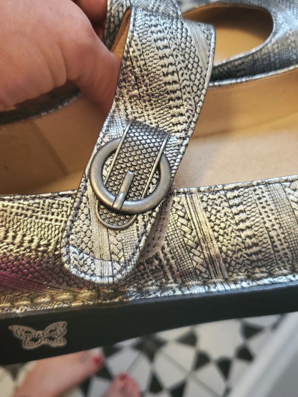 Alegria Metallic Silver Patterned Mary Jane Loafer Size 38 /8 Worn once Like New